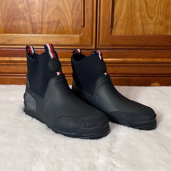 NWOB Tommy Hilfiger Boots Size 7 M Chaney Designer Logo Shoe Boot Design - Picture 2 of 10